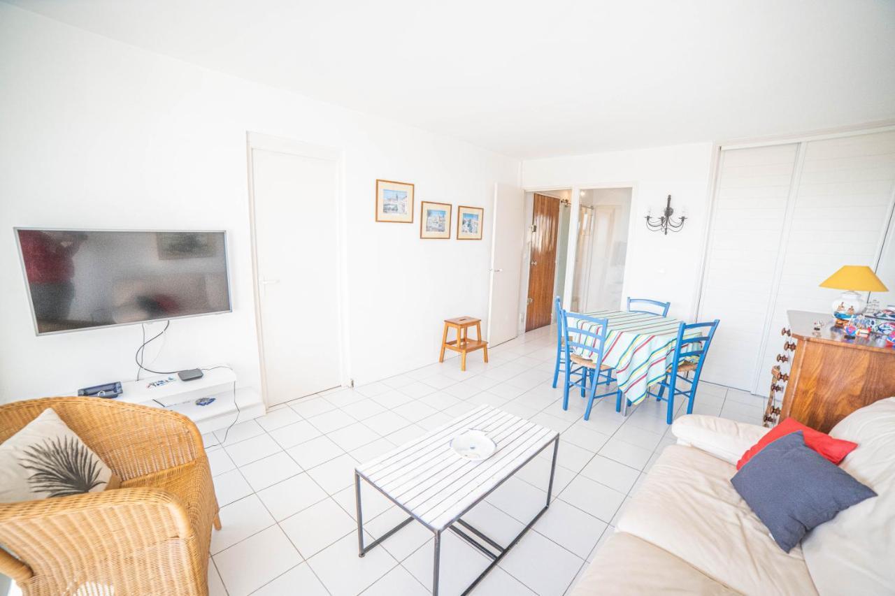 Le Sunrise: Beachfront Comfort With Sea Views And Dual Terraces La Grande-Motte